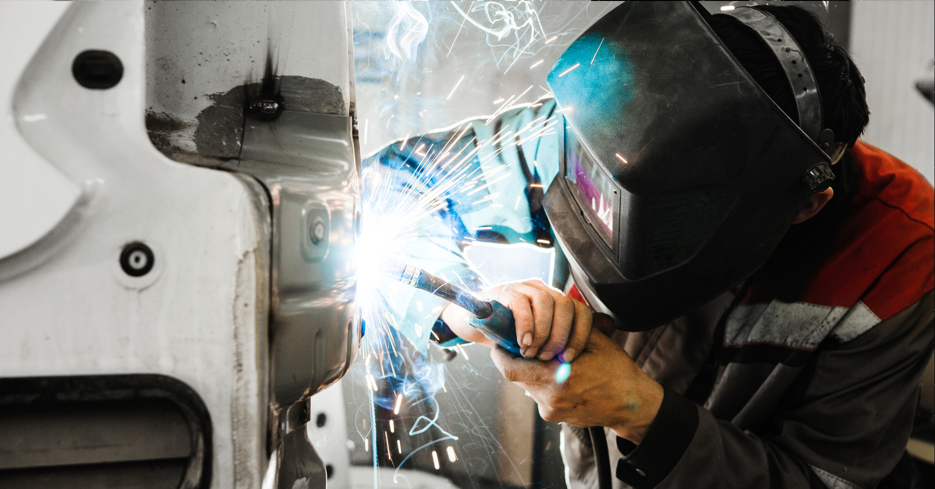 Collision center welding vehicle